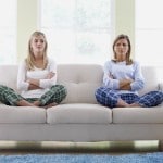Mère et fille en colère qui ne se parlent plus