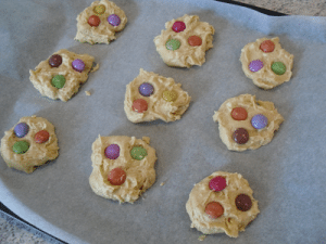 Préparation cookies au chocolat blanc et smarties