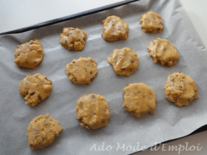 Préparation Big Cookies aux Twix, cacahouètes et beurre salé